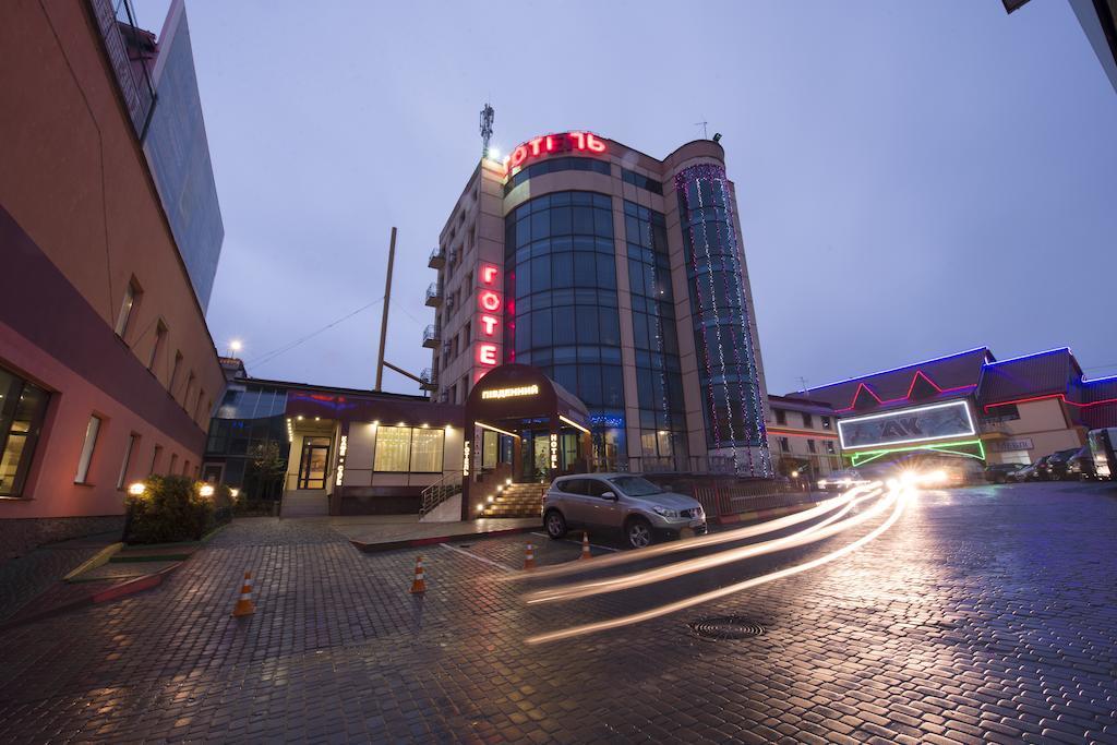 Pivdenniy Hotel Lviv Exterior photo