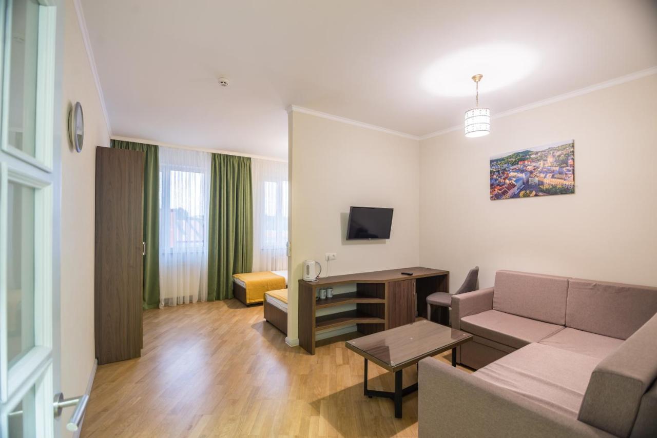 Pivdenniy Hotel Lviv Exterior photo